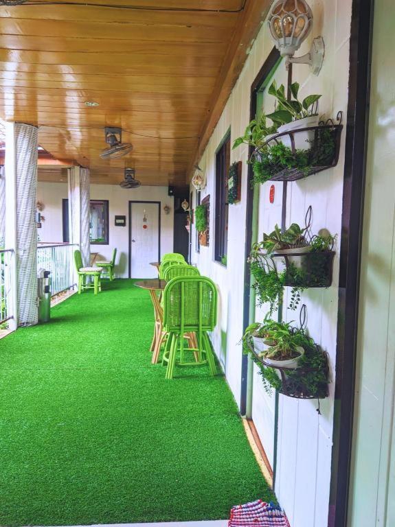 Infinite Green Pension Puerto Princesa Екстериор снимка